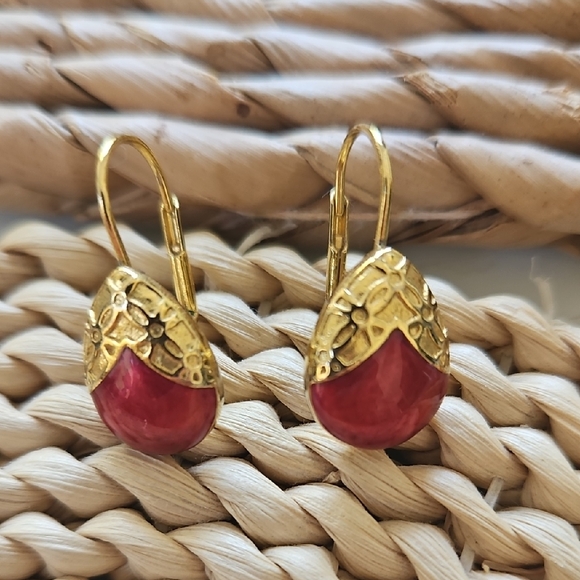 Fashion Jewelry Jewelry - Vintage EB Enamel Gold Tone Earrings